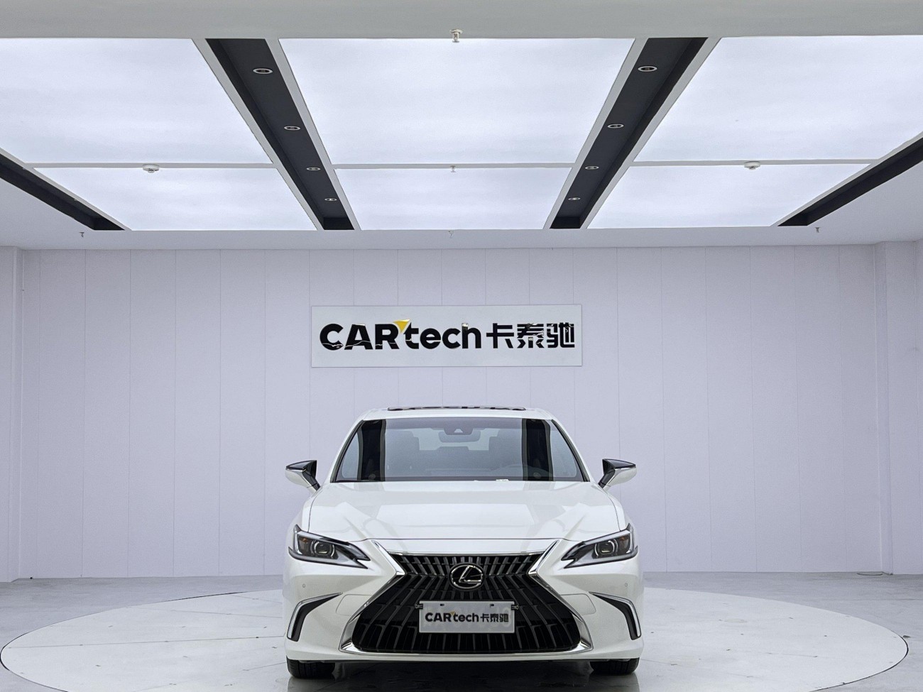 Lexus ES 200 2024