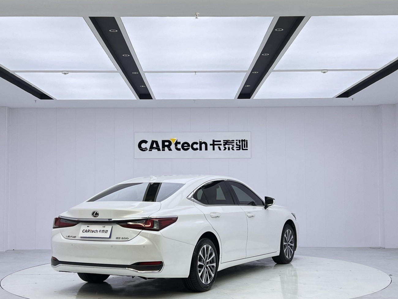 Lexus ES 200 2024