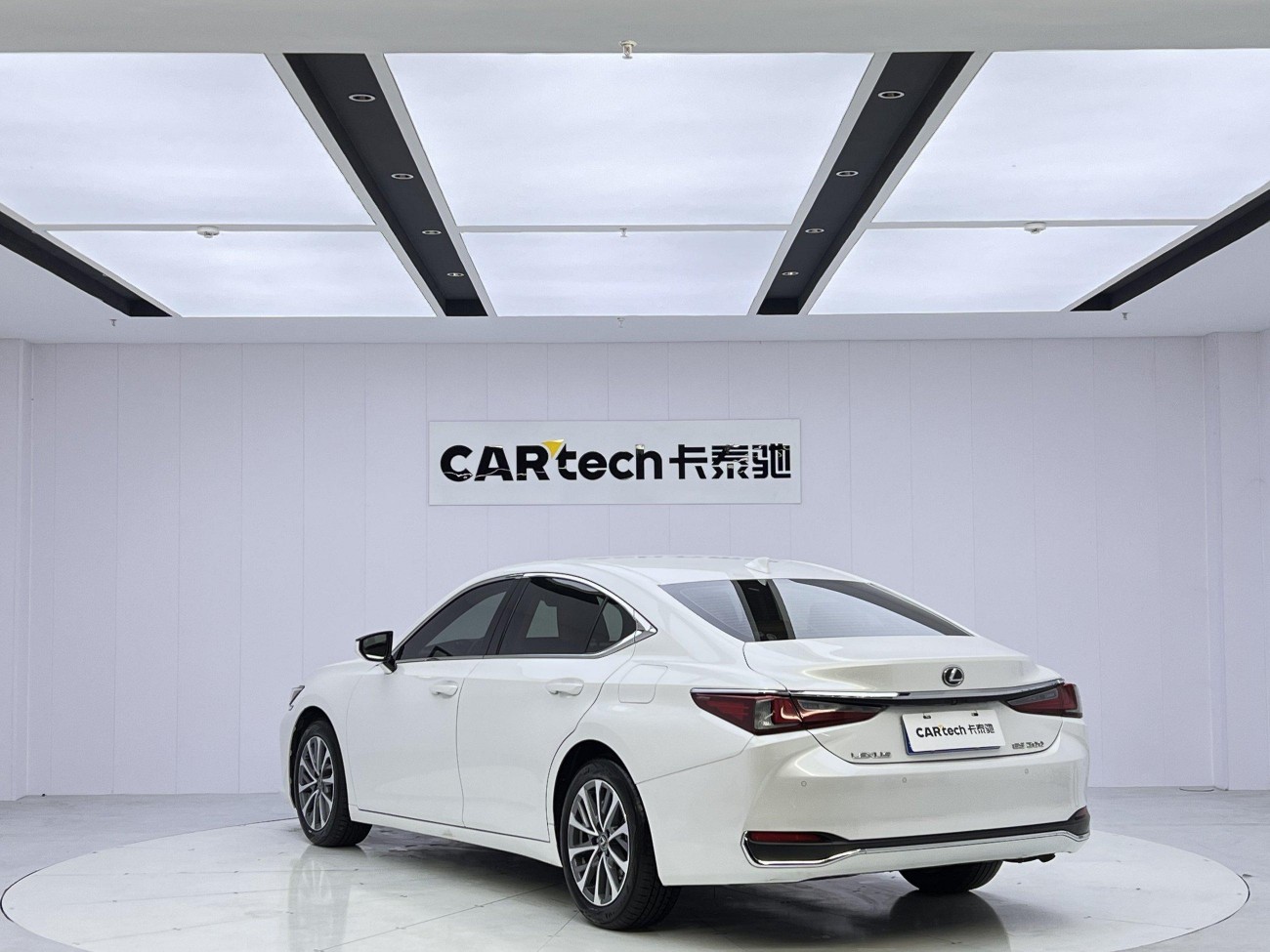 Lexus ES 200 2024