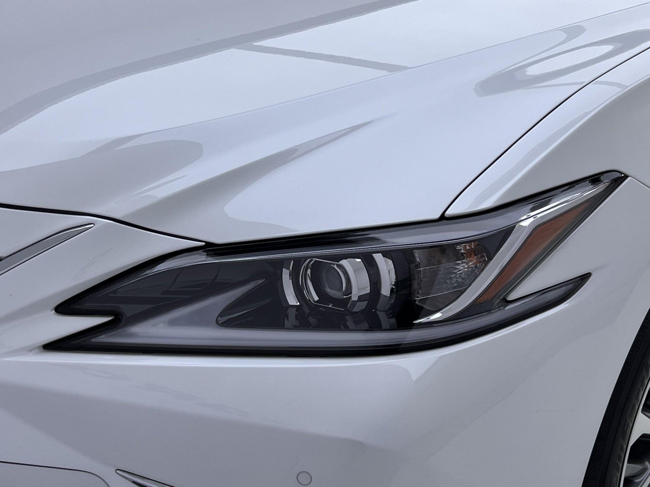 Lexus ES 200 2024