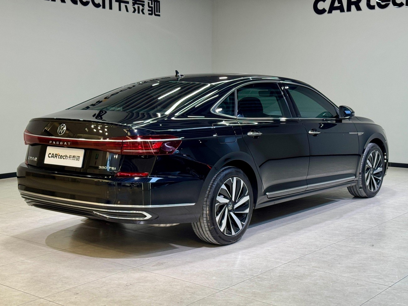 Volkswagen Passat 2025