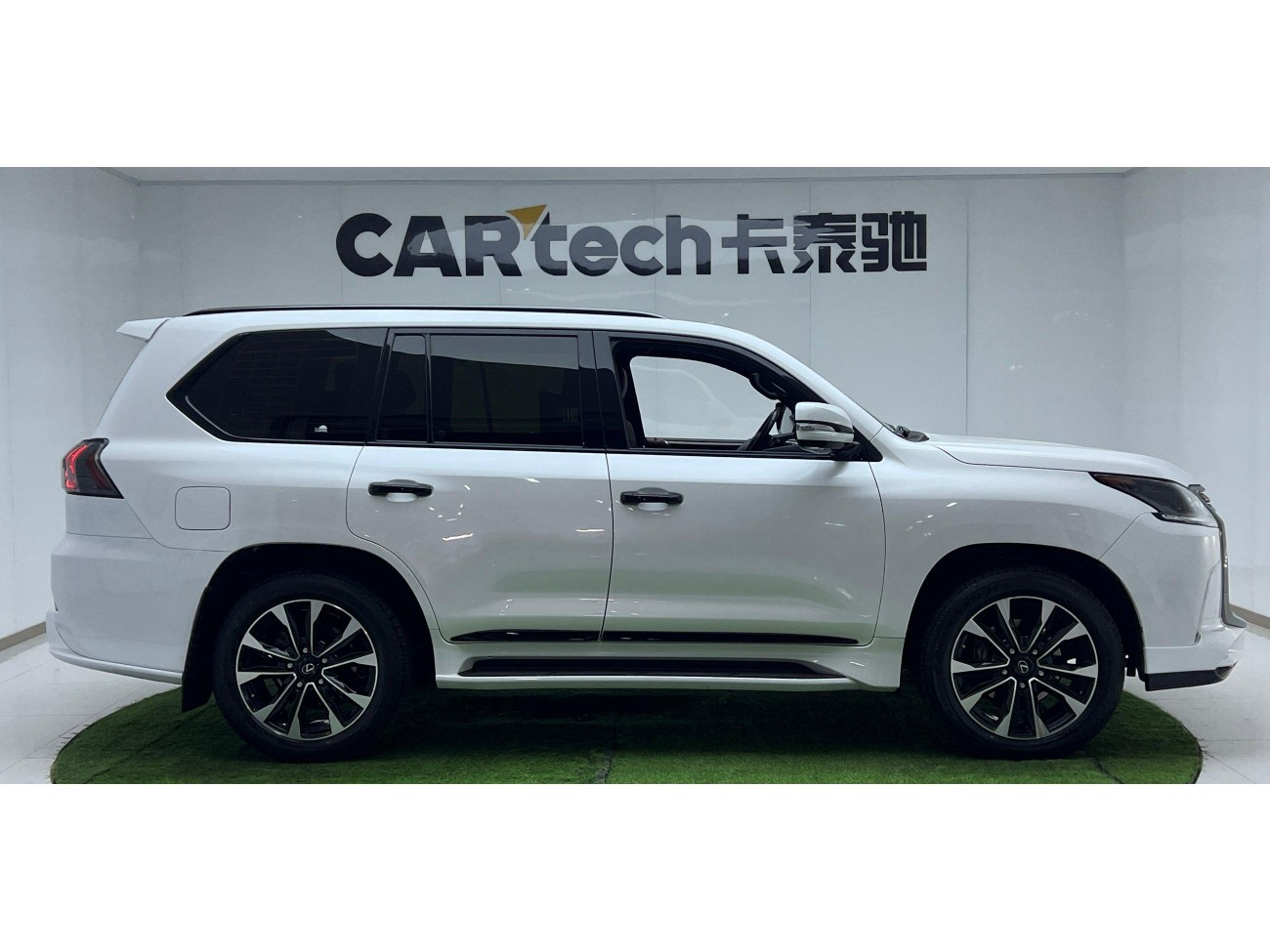 Lexus LX 570 2022