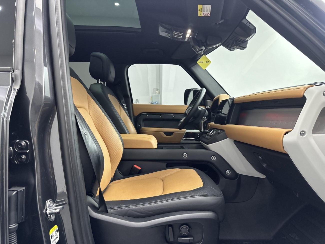 Land Rover Defender 2024