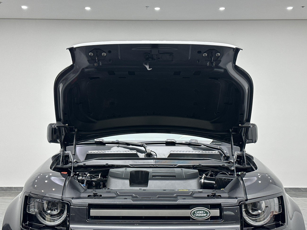 Land Rover Defender 2024