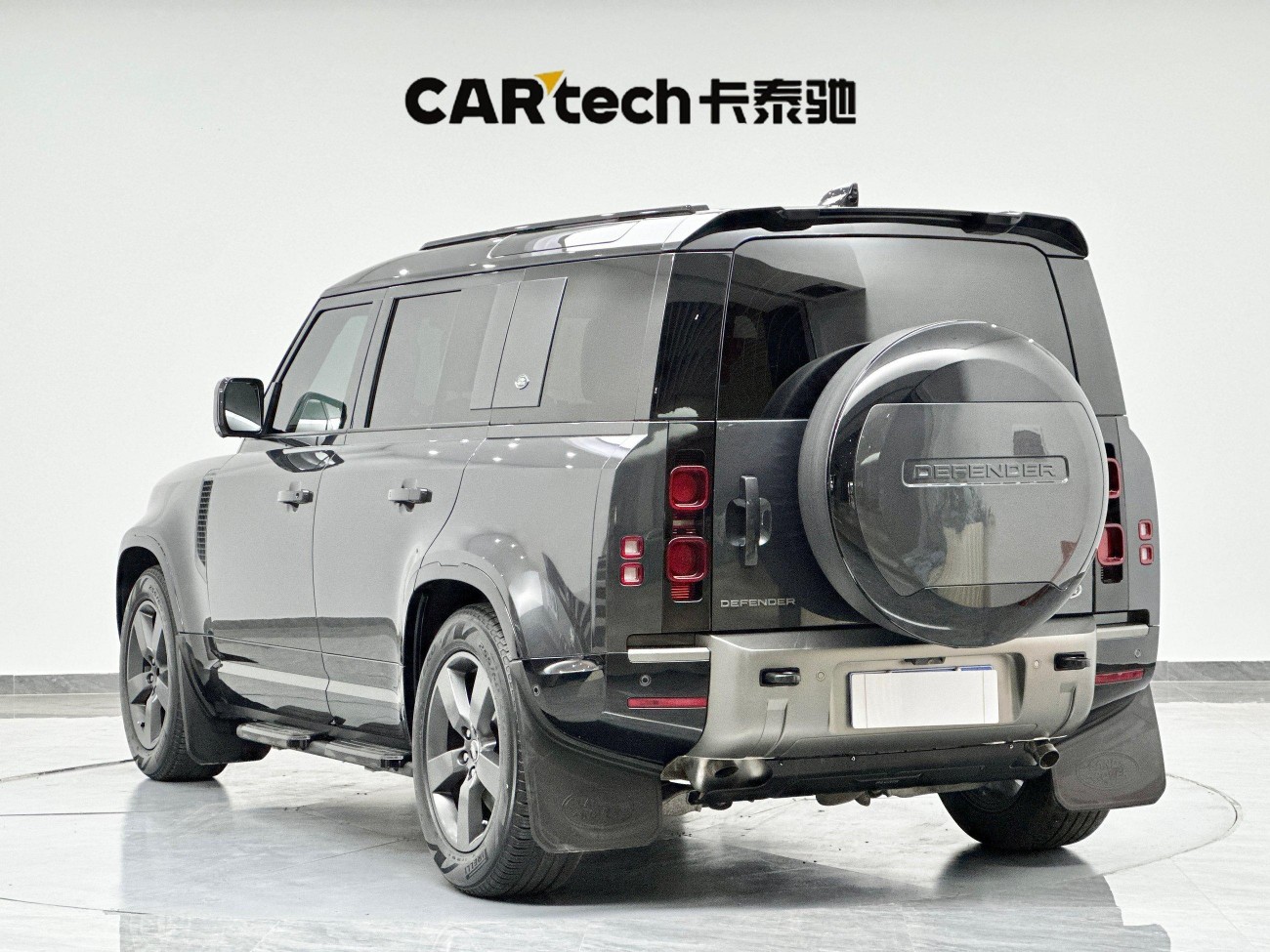 Land Rover Defender 2024