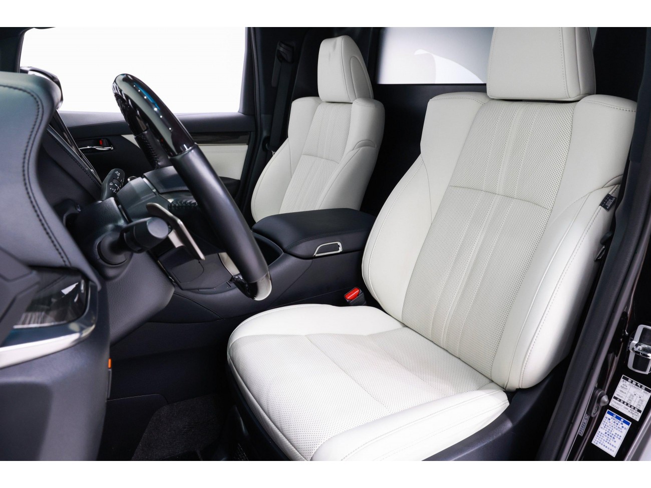 Lexus LM 300h 2022