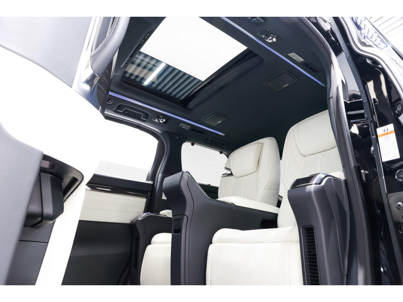 Lexus LM 300h 2022