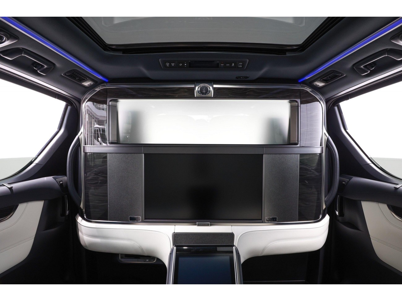Lexus LM 300h 2022