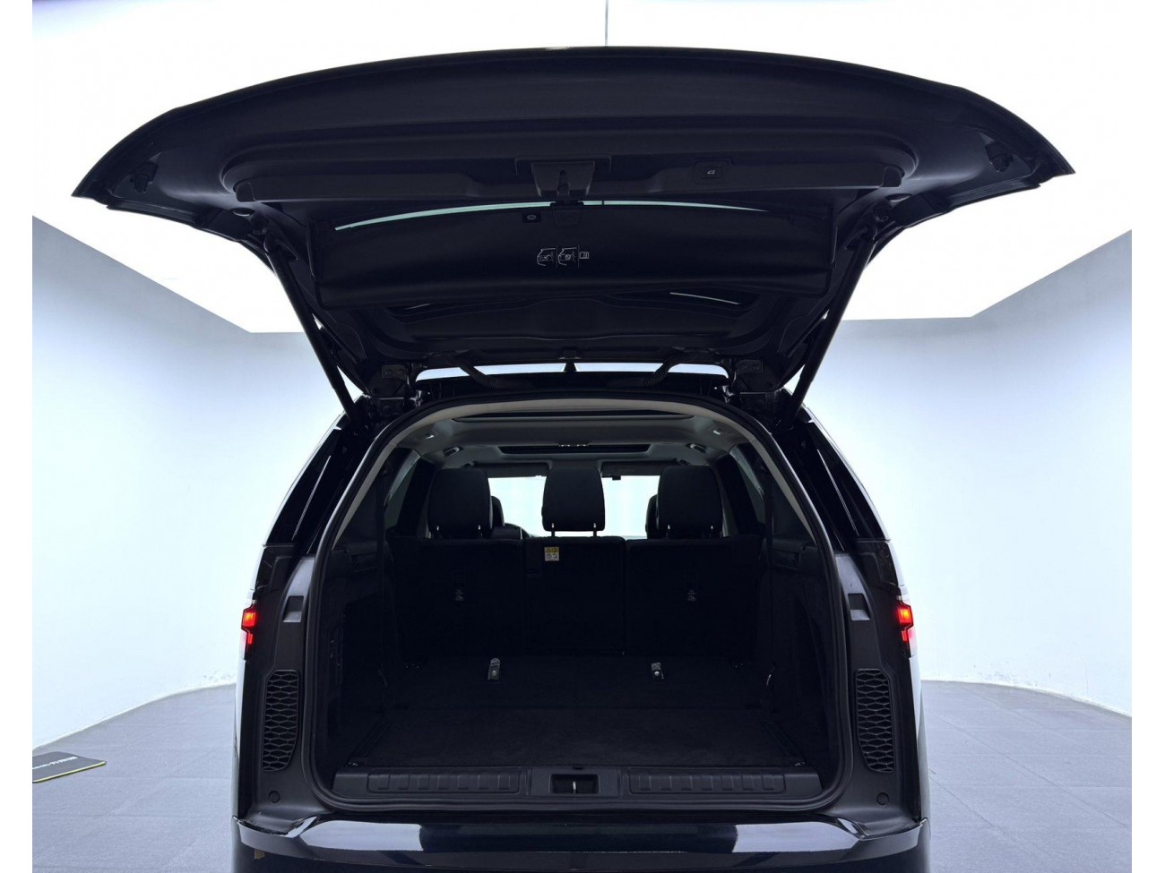 Land Rover Discovery 2024