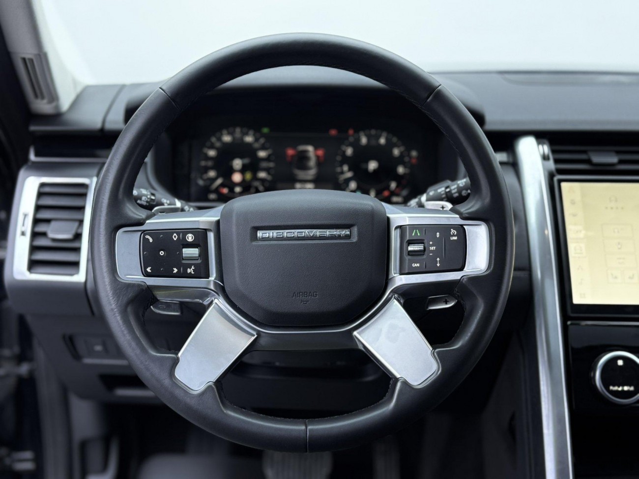 Land Rover Discovery 2024