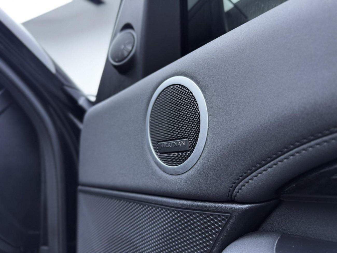 Land Rover Discovery 2024