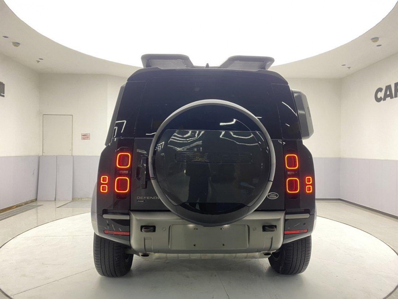 Land Rover Defender 2023