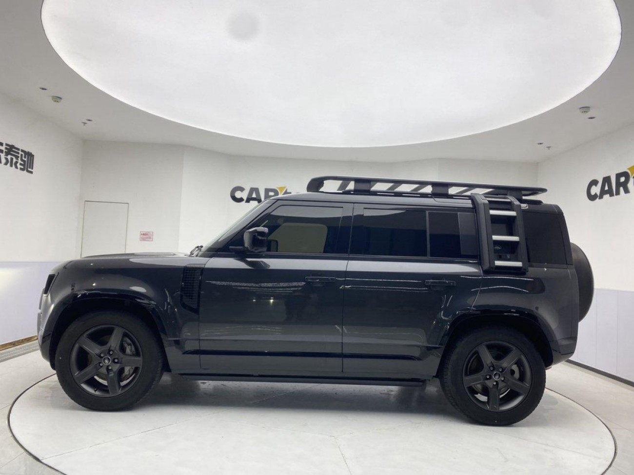 Land Rover Defender 2023