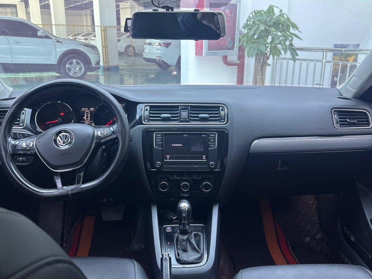 Volkswagen Sagitar 2019