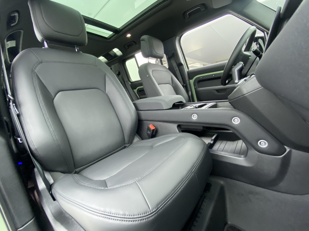 Land Rover Defender 2023