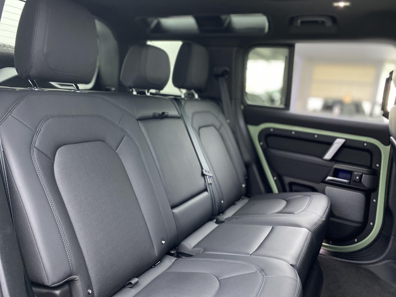 Land Rover Defender 2023
