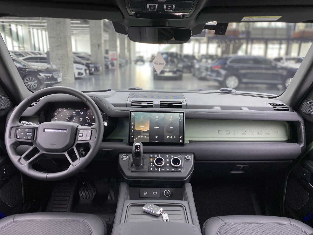 Land Rover Defender 2023