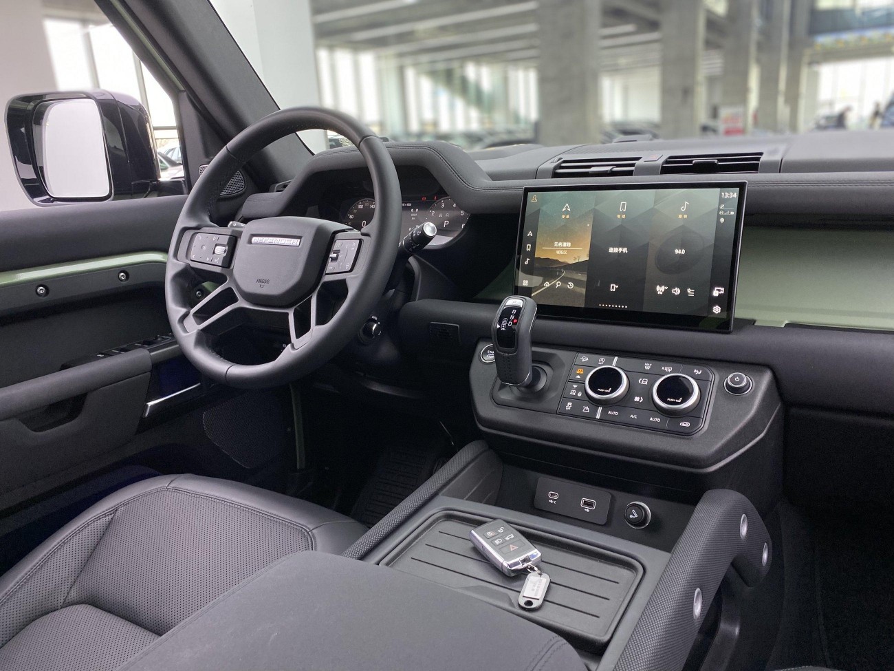 Land Rover Defender 2023