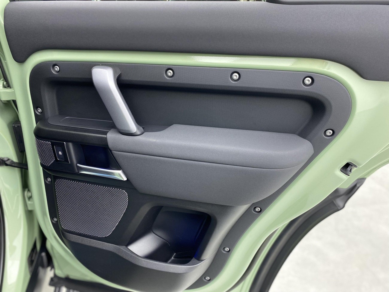 Land Rover Defender 2023