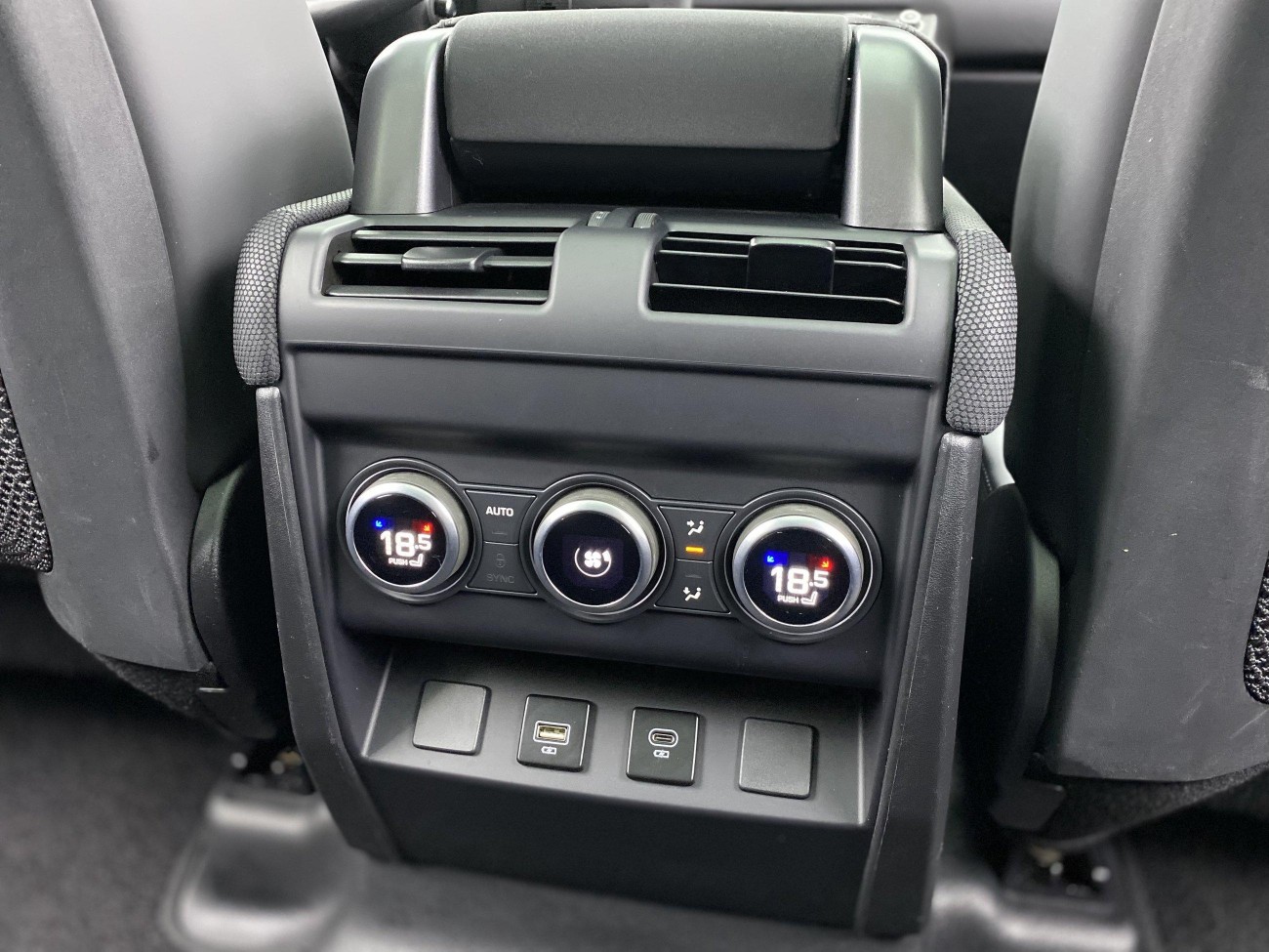 Land Rover Defender 2023