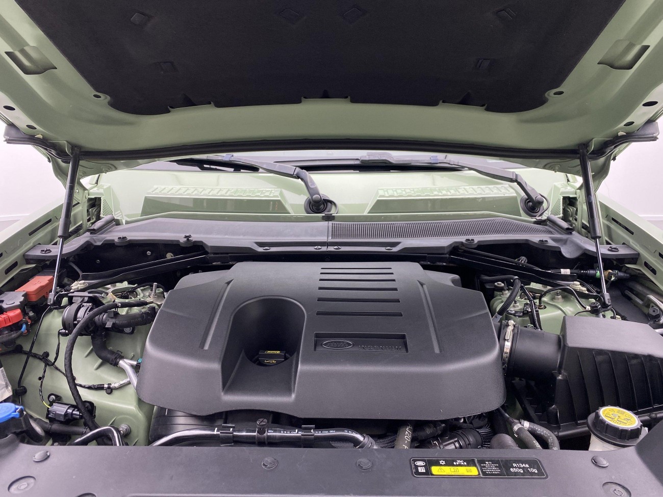 Land Rover Defender 2023
