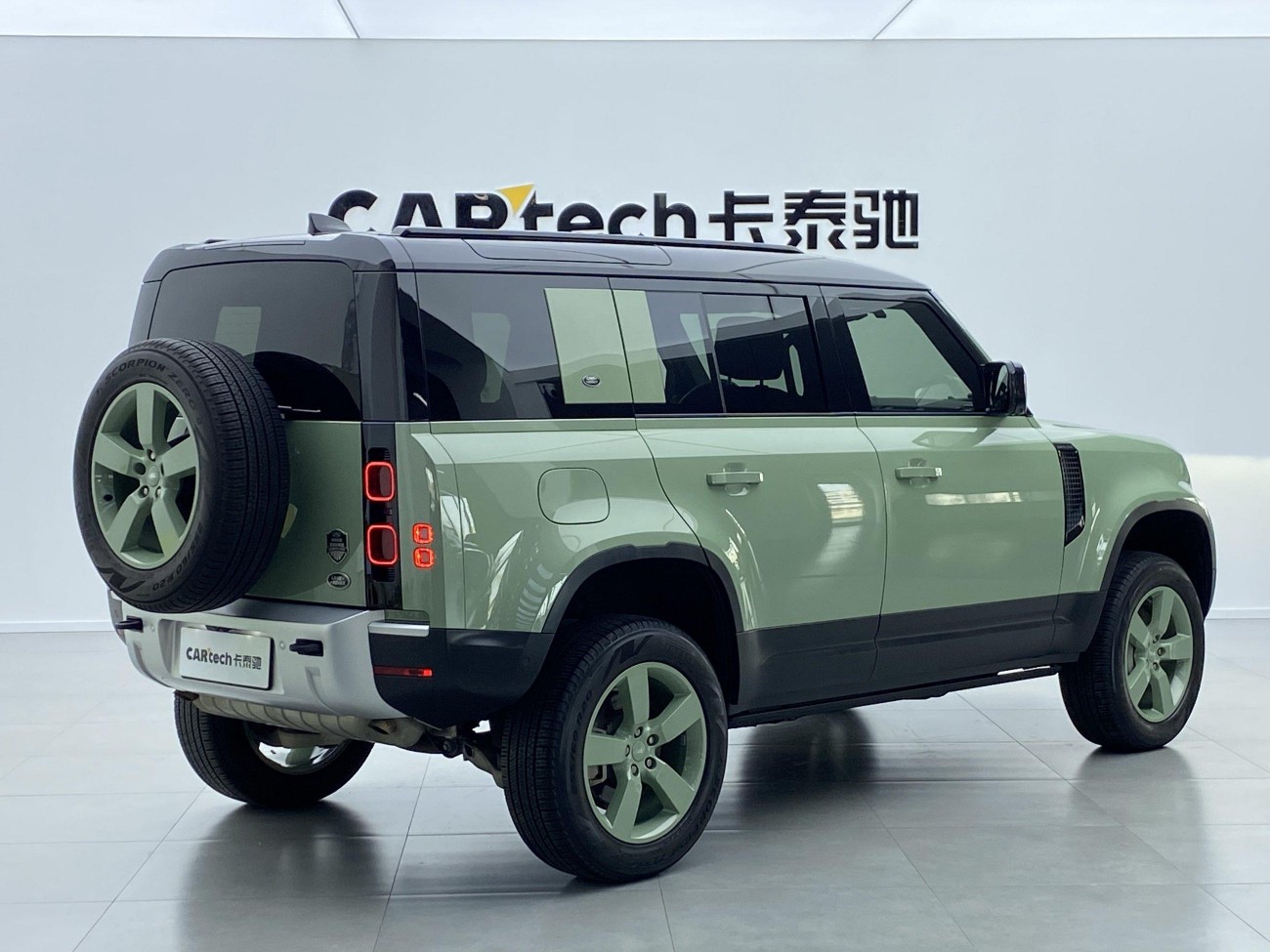 Land Rover Defender 2023