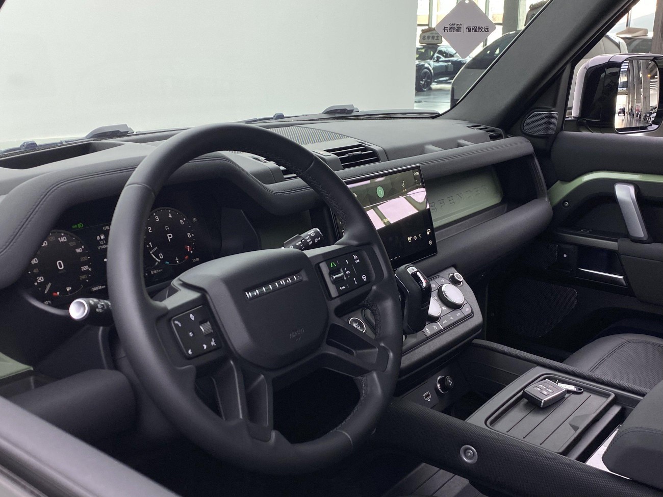 Land Rover Defender 2023