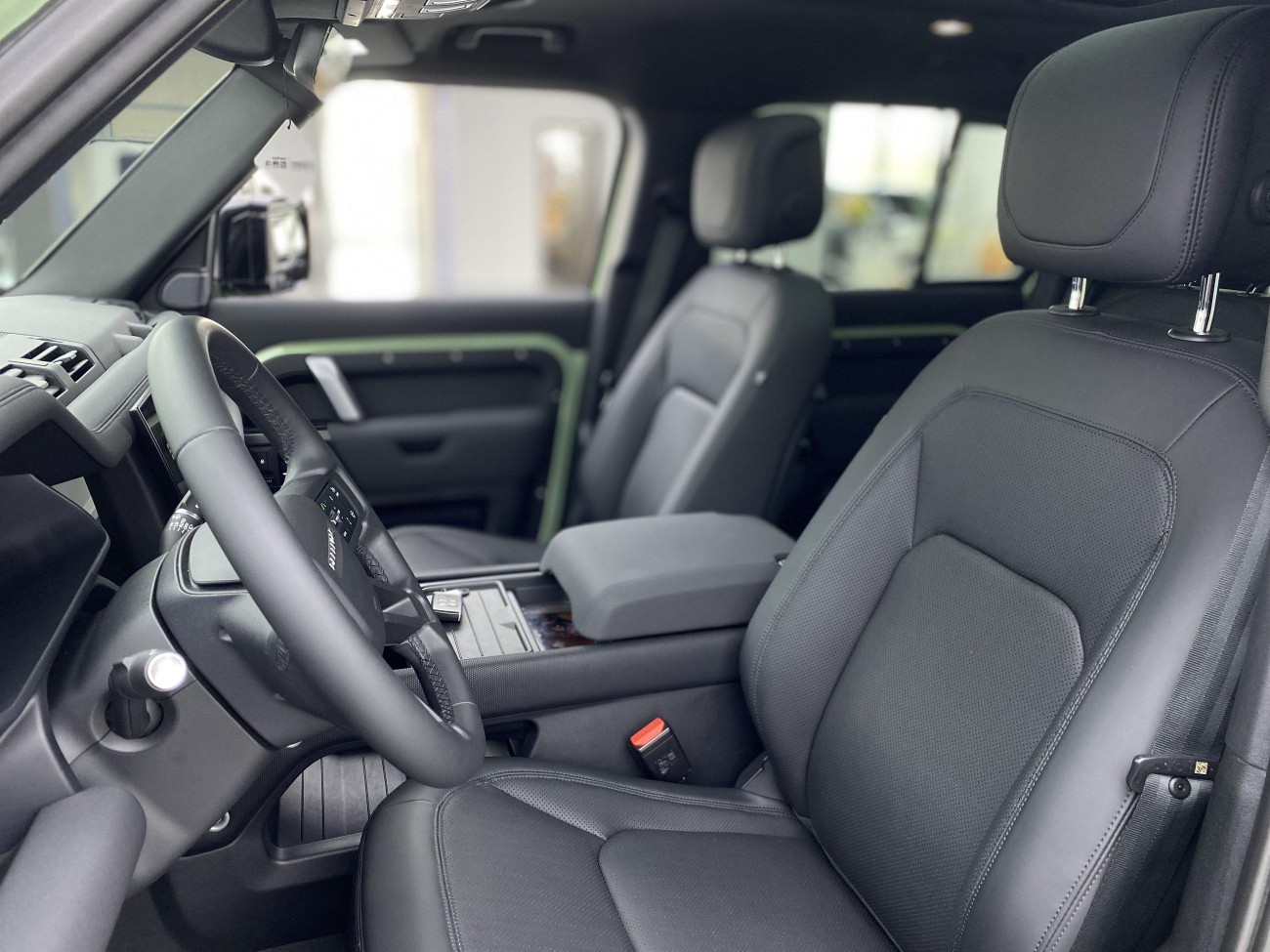 Land Rover Defender 2023