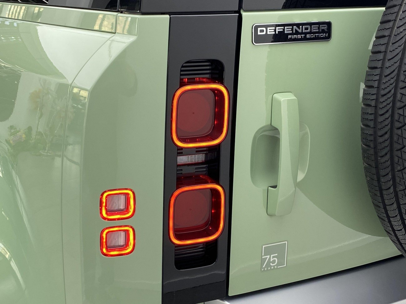 Land Rover Defender 2023