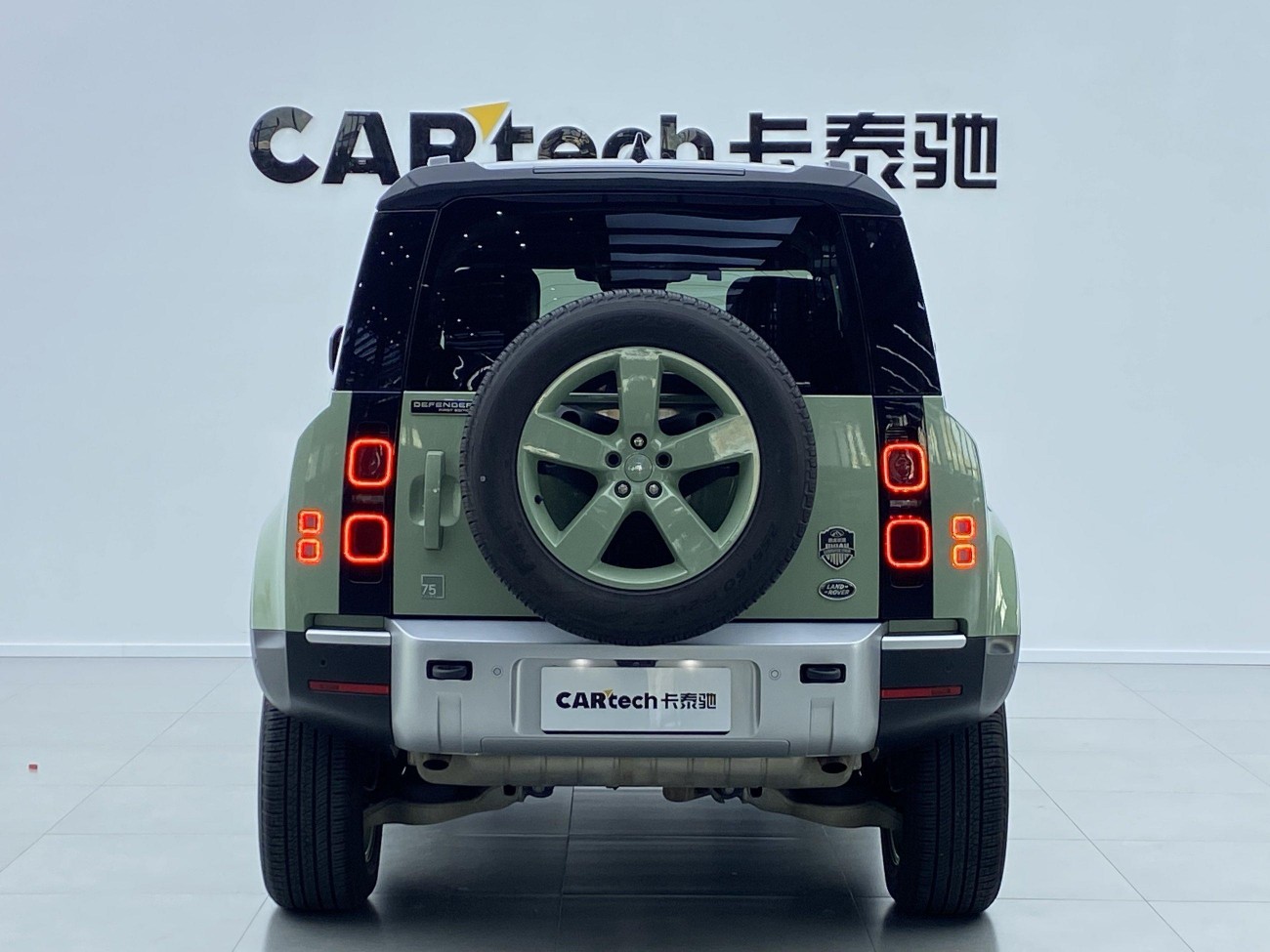 Land Rover Defender 2023