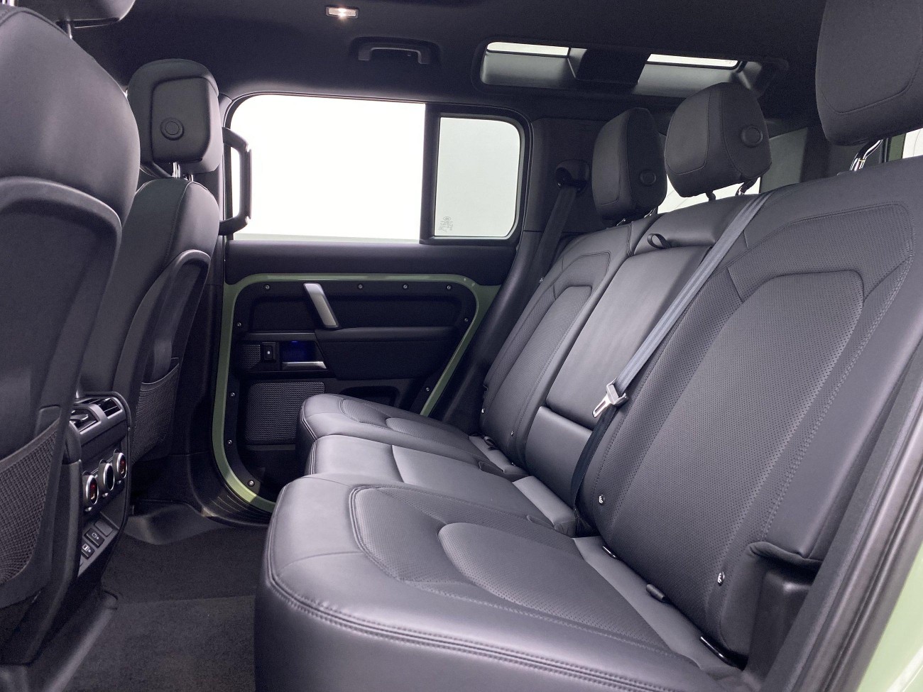 Land Rover Defender 2023