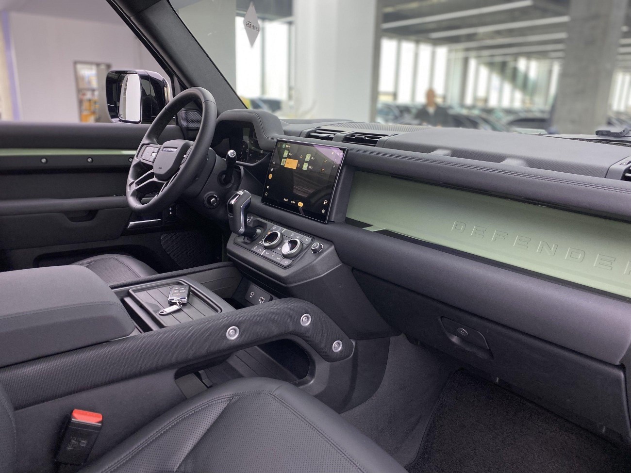 Land Rover Defender 2023