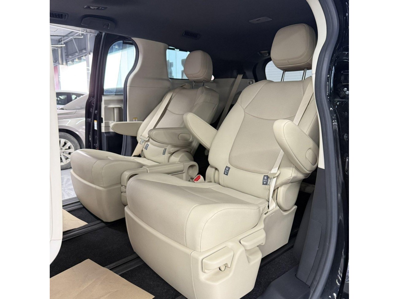 Toyota Sienna 2025