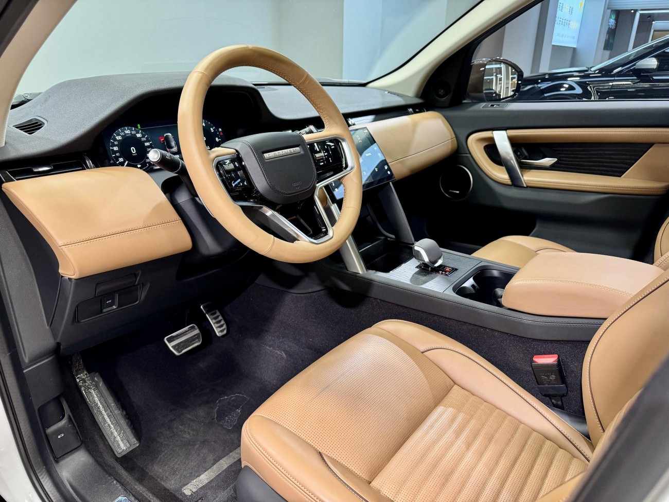 Land Rover Discovery Sport 2024