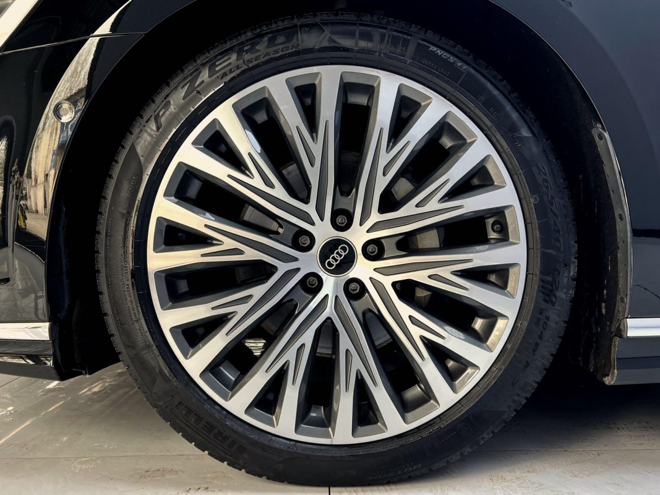 Audi A8L 50 TFSI 2023