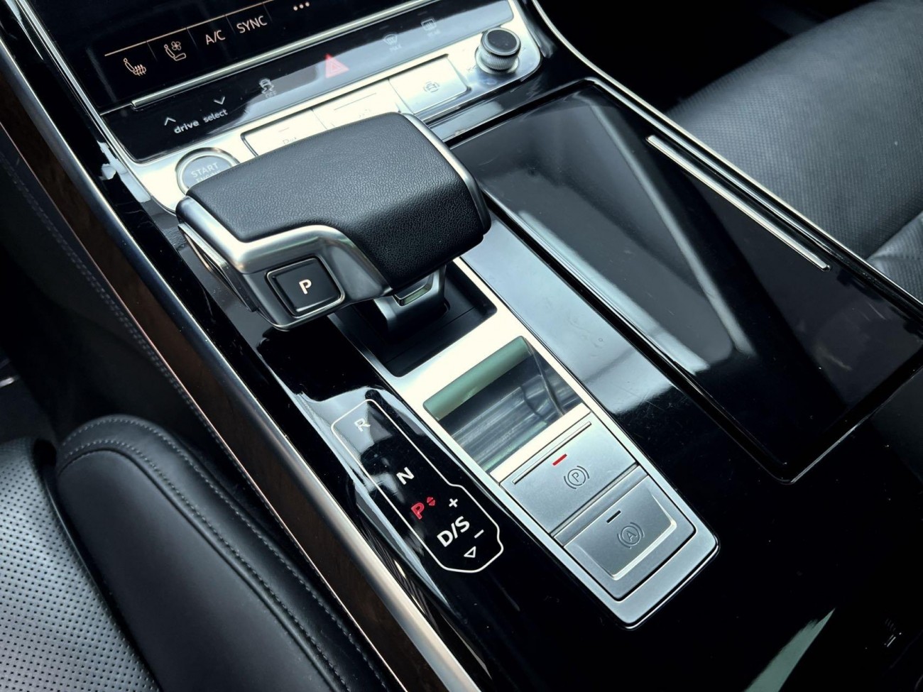 Audi A8L 50 TFSI 2023