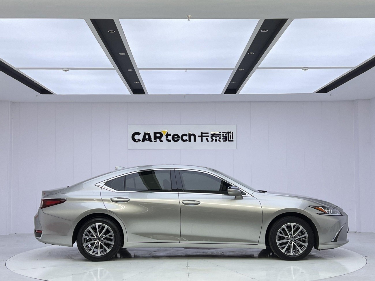 Lexus ES 200 2022