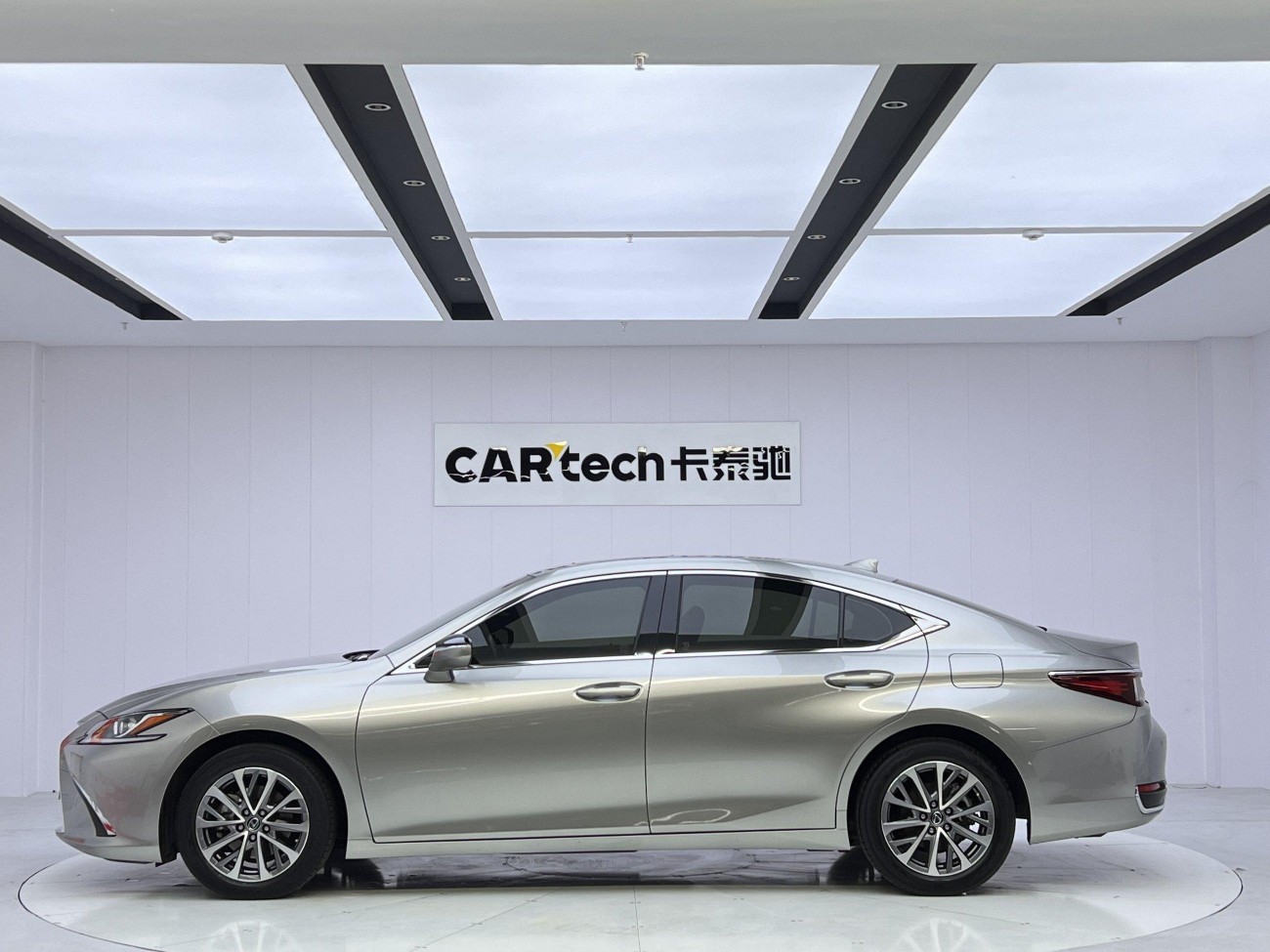 Lexus ES 200 2022