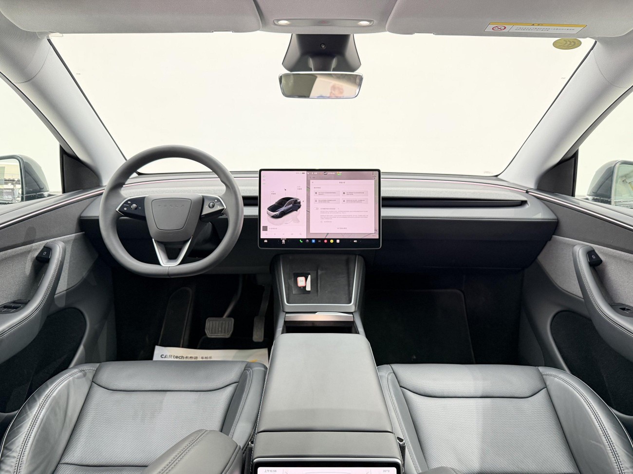 Tesla Model Y 2025