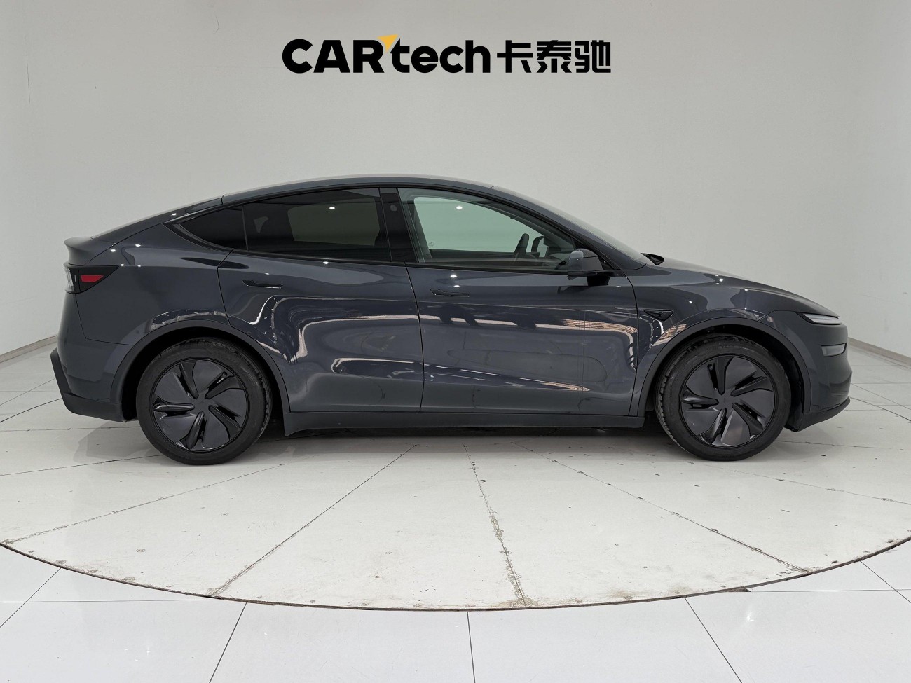 Tesla Model Y 2025