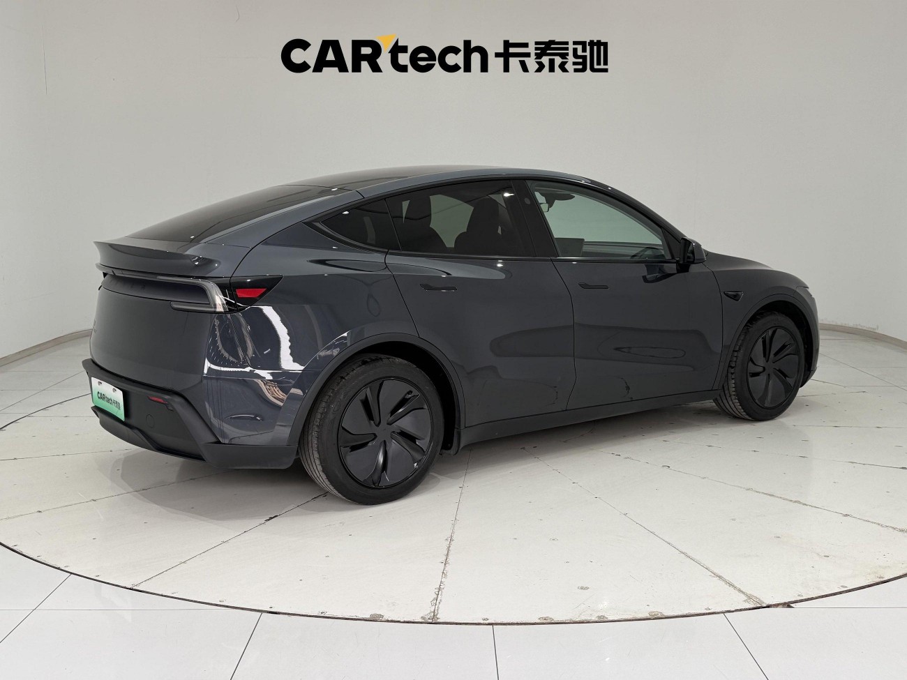Tesla Model Y 2025