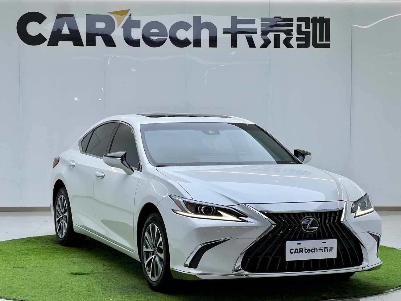 Lexus ES 200 2024