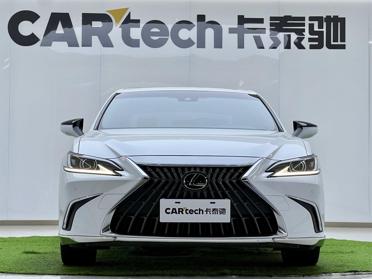 Lexus ES 200 2024