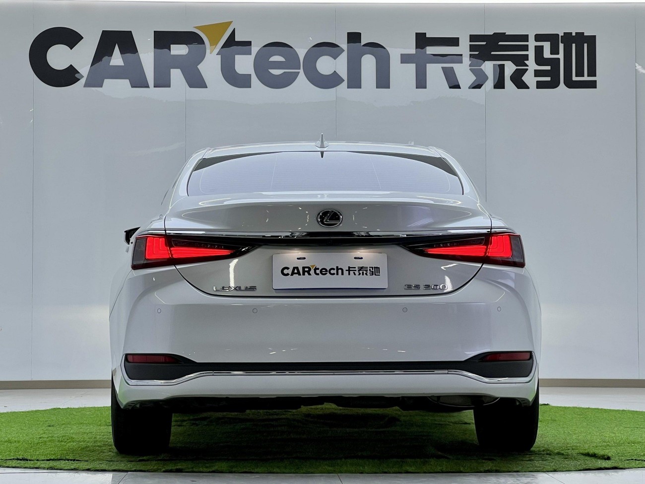 Lexus ES 200 2024