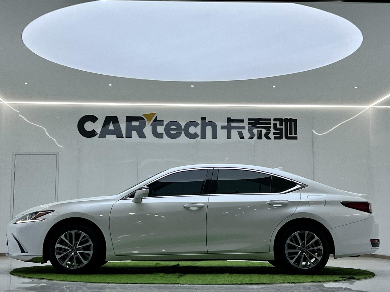 Lexus ES 200 2024