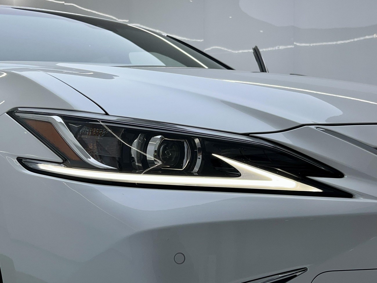 Lexus ES 200 2024