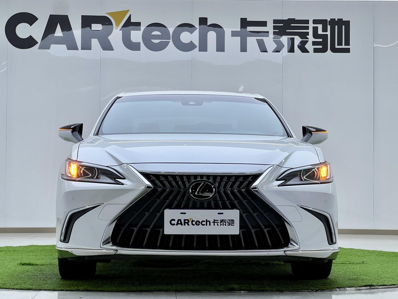 Lexus ES 200 2024