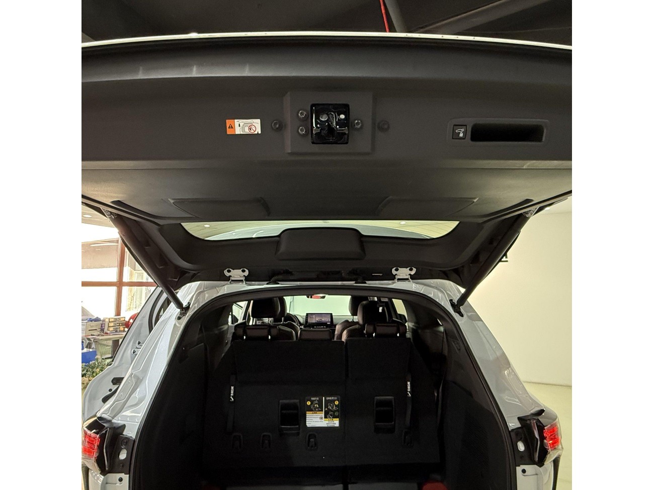 Toyota Granvia 2025