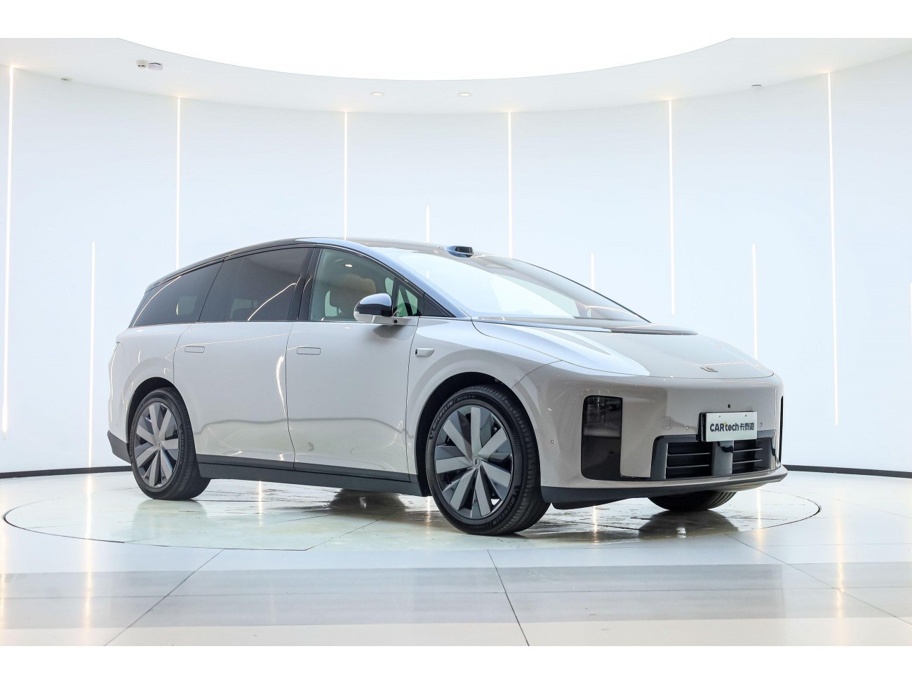 Li Auto i8 2025