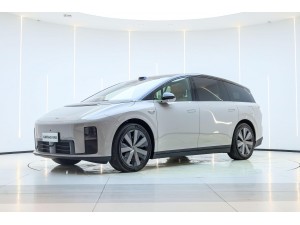 Li Auto i8 2025
